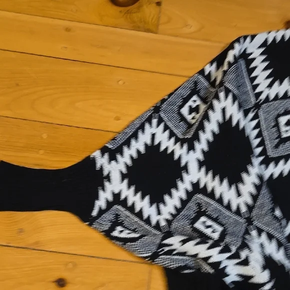 Geometric Pattern Sweater | M - Picture 4 of 6